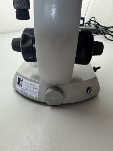 Zeiss Standard Rückseite mit Beleuchtungseinschub und 12V Anschluss
